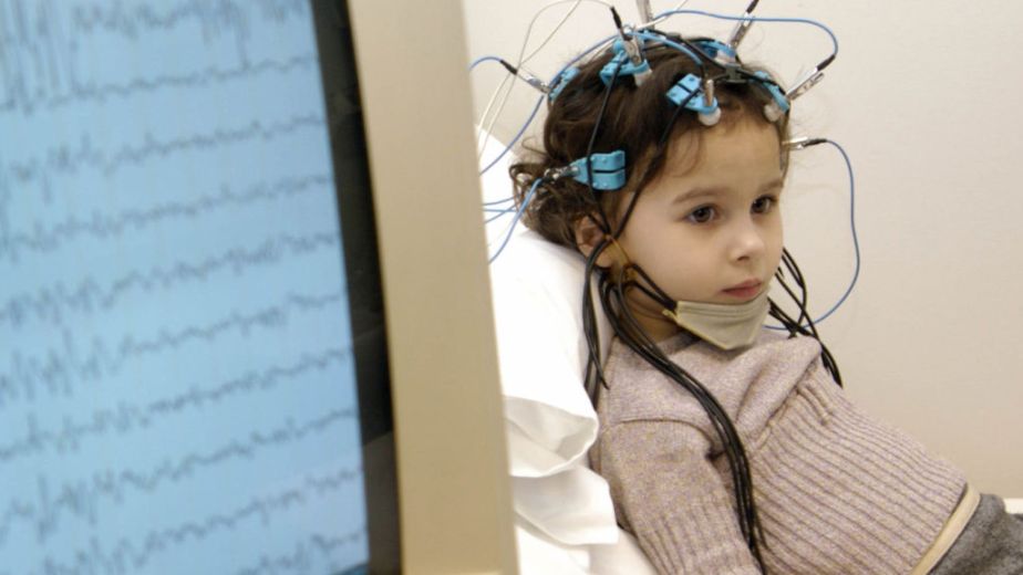 رسم المخ عند الاطفال