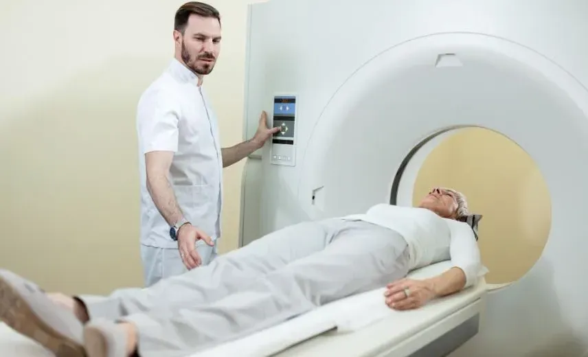 الرنين بالصبغة على البطن